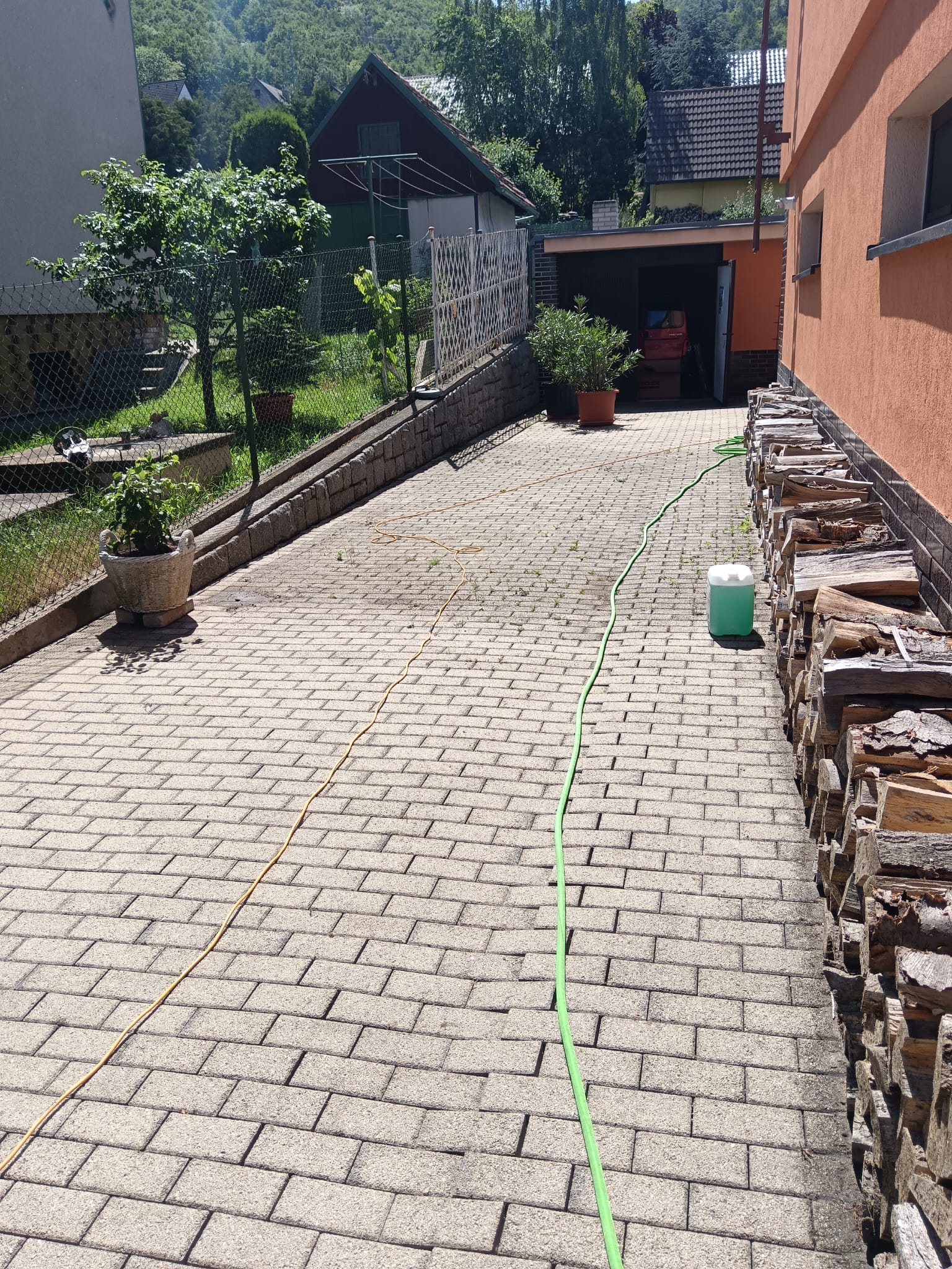 Čištění zámkové dlažby Popovice - 1